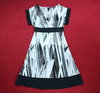 H&M Sommer Kleid schwarz weiß knielang A-LInie V-Ausschnitt 34
